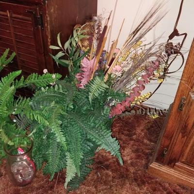 LARGE ASSORTMENT OF FAUX FLOWERS, ARRANGEMENTS, VASES AND PLANT CRITTERS