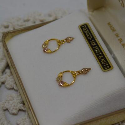 14k Black Hills Gold Earrings in Box 1.4g