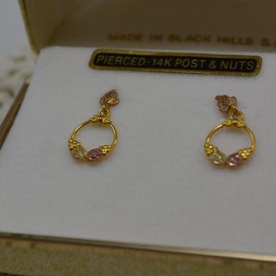 14k Black Hills Gold Earrings in Box 1.4g
