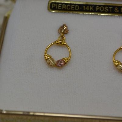 14k Black Hills Gold Earrings in Box 1.4g