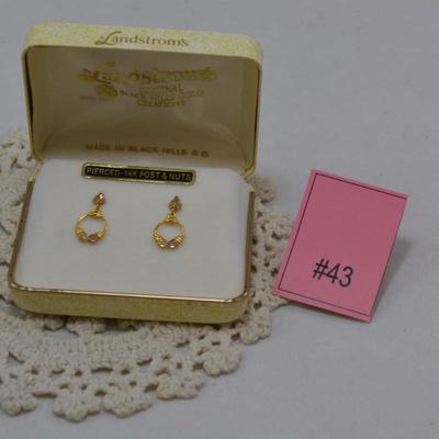 14k Black Hills Gold Earrings in Box 1.4g