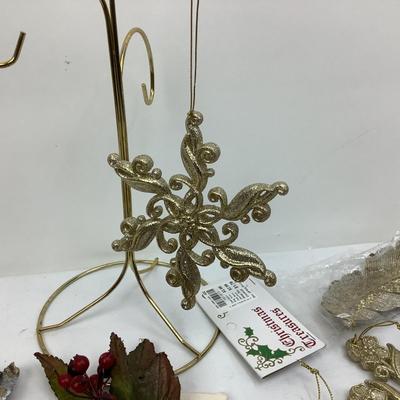 Lot 478 Lot of Christmas Findings