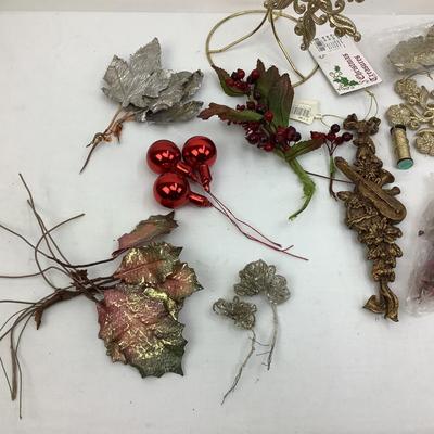 Lot 478 Lot of Christmas Findings