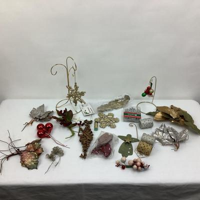Lot 478 Lot of Christmas Findings