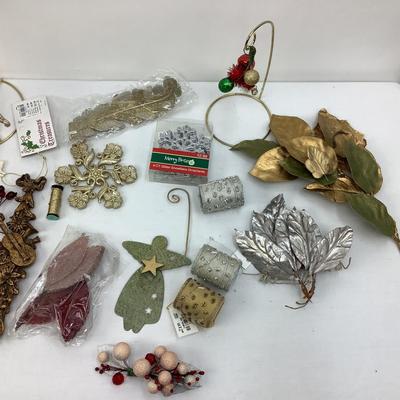 Lot 478 Lot of Christmas Findings