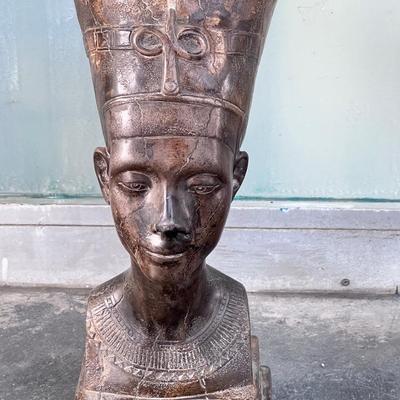 Egyptian Queen Nefertiti statue head