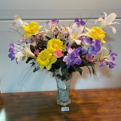 Beautiful spring bouquet w/ vase