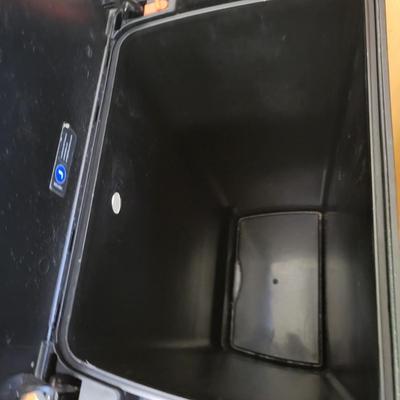 Terraillon Scale, Chrome Trashcan and Paper Towel Holder (L-DW)