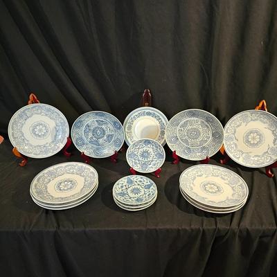 Vintage Chinese Plates & Wooden Stands  (DR-JS)
