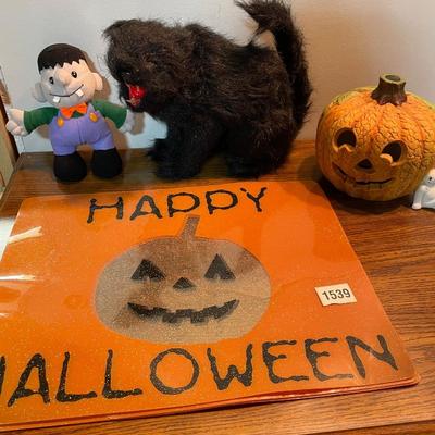 Happy Halloween placemats and decor