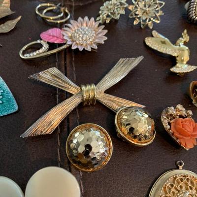 Estate Jewelry Lot Pins Earrings
