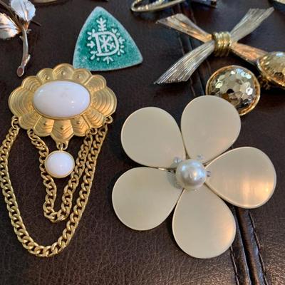 Estate Jewelry Lot Pins Earrings