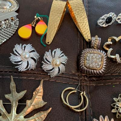 Estate Jewelry Lot Pins Earrings