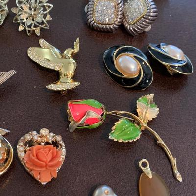 Estate Jewelry Lot Pins Earrings