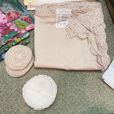 Fine Linens: Lace, Crochet, Embroidery & More (BR1-SS)