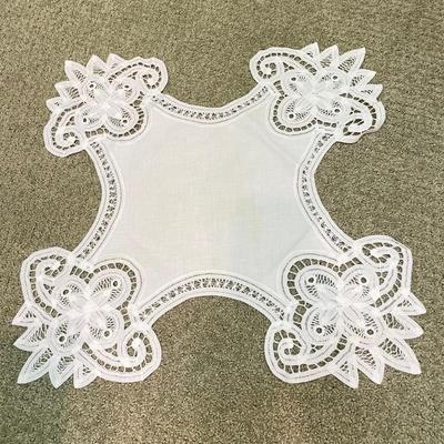 Fine Linens: Lace, Crochet, Embroidery & More (BR1-SS)