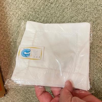 Fine Linens: Lace, Crochet, Embroidery & More (BR1-SS)