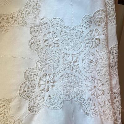 Fine Linens: Lace, Crochet, Embroidery & More (BR1-SS)