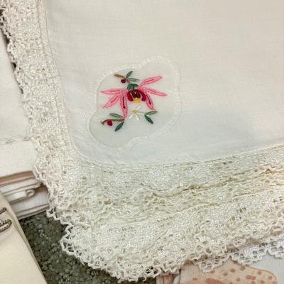 Fine Linens: Lace, Crochet, Embroidery & More (BR1-SS)