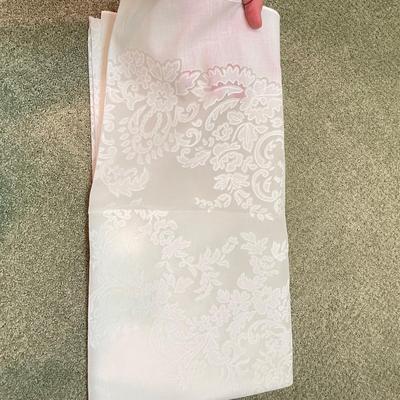Fine Linens: Lace, Crochet, Embroidery & More (BR1-SS)