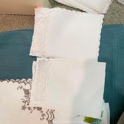 Fine Linens: Lace, Crochet, Embroidery & More (BR1-SS)