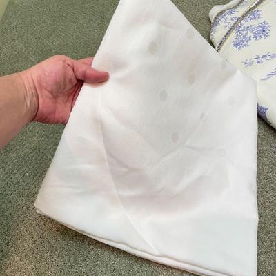 Fine Linens: Lace, Crochet, Embroidery & More (BR1-SS)