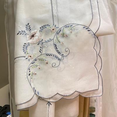 Fine Linens: Lace, Crochet, Embroidery & More (BR1-SS)