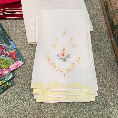 Fine Linens: Lace, Crochet, Embroidery & More (BR1-SS)