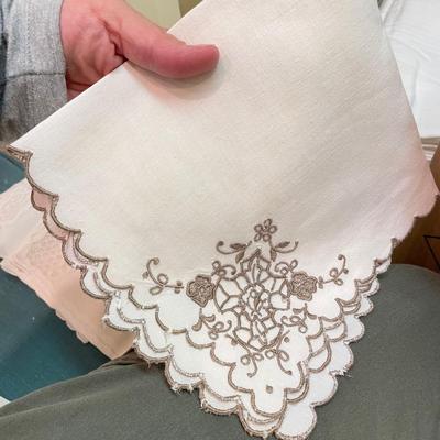 Fine Linens: Lace, Crochet, Embroidery & More (BR1-SS)