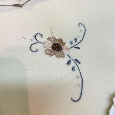 Fine Linens: Lace, Crochet, Embroidery & More (BR1-SS)