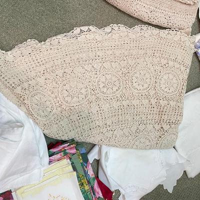 Fine Linens: Lace, Crochet, Embroidery & More (BR1-SS)
