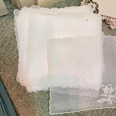 Fine Linens: Lace, Crochet, Embroidery & More (BR1-SS)