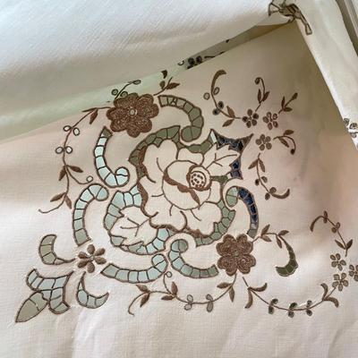 Fine Linens: Lace, Crochet, Embroidery & More (BR1-SS)