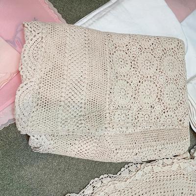 Fine Linens: Lace, Crochet, Embroidery & More (BR1-SS)