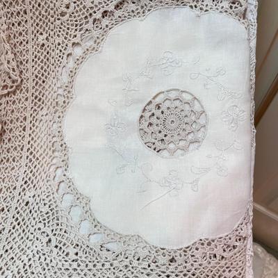 Fine Linens: Lace, Crochet, Embroidery & More (BR1-SS)