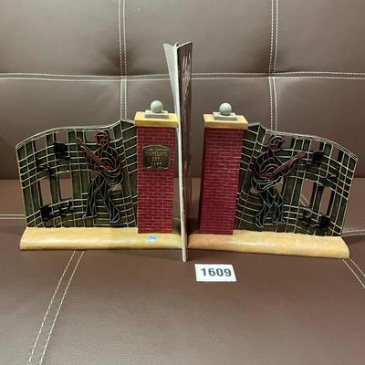 Elvis book ends