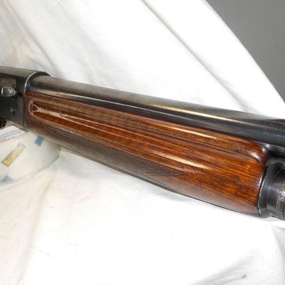 Browning (Belquim) A 5/ 12 Gauge, fix full choke, 2 3/4. est $300 to  $700.