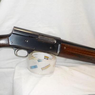 Browning (Belquim) A 5/ 12 Gauge, fix full choke, 2 3/4. est $300 to  $700.