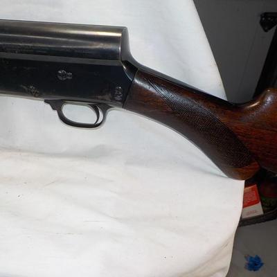 Browning (Belquim) A 5/ 12 Gauge, fix full choke, 2 3/4. est $300 to  $700.