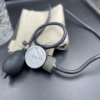Blood pressure cuff