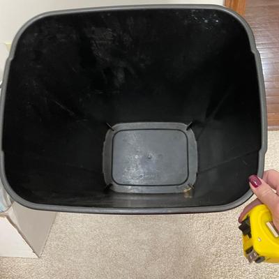 Kitchen trash can