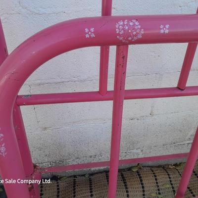 Antique sturdy metal Full sized bedframe