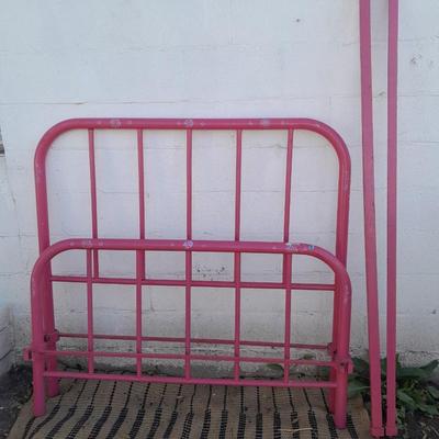 Antique sturdy metal Full sized bedframe