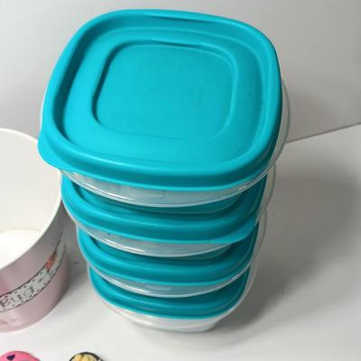 Refrigerator magnets and six matching Rubbermaid Tupperware with lids