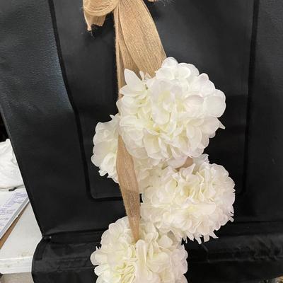 Pom Pom wall decor