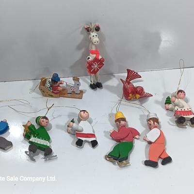 Vintage wooden tree ornaments - Giraffe - bird - people