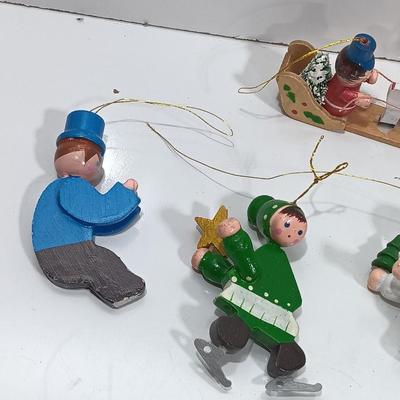 Vintage wooden tree ornaments - Giraffe - bird - people