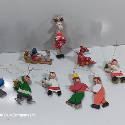Vintage wooden tree ornaments - Giraffe - bird - people