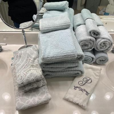 115 Set of Threshold Hand Towels and Bath Accessories