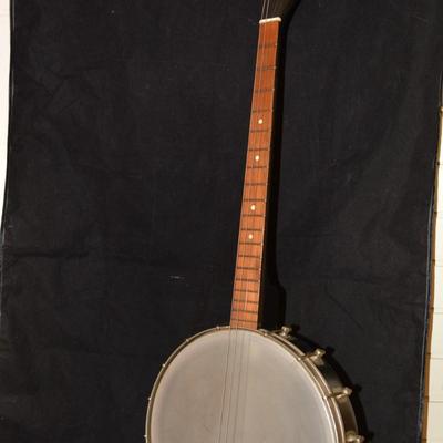 Vintage 4 String TrueTone Banjo